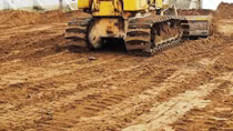 Bị phạt 100 triệu đồng vì khai thác đất ngoài phạm vi cho phép