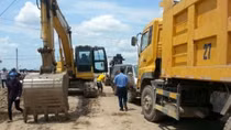 Đoàn xe công vụ đã được thả sau 4 ngày bị “quây”