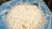 Thu giữ gần 1 tấn măng chua, dưa muối không rõ nguồn gốc