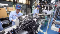 Tránh "chiếc bẫy" thu nhập trung bình và hội nhập quốc tế