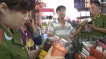 Hàng ngàn mỹ phẩm hết date được đưa lên kệ bán