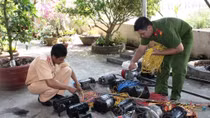 Bắt giữ 12 phương tiện “tận diệt” thủy sản bằng xung điện