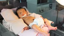 Bé trai sơ sinh bị bỏ rơi trong bệnh viện