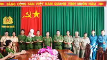  Khen thưởng vụ phát hiện đường dây làm giả bao bì nhãn hiệu sản phẩm
