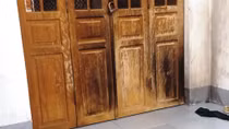 Mang 3 lít xăng vào nhà người yêu đòi chết chung