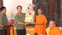 Công an TP Cần Thơ chúc tết Chôl Chnăm Thmây