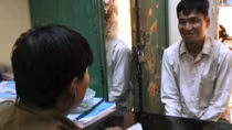 Choáng với chiêu nam thanh niên giả mù ăn xin để sắm... vàng