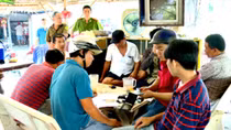 Bắt quả tang 19 đối tượng từ thành phố kéo nhau xuống miệt vườn đánh bạc