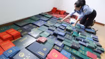 Trung Quốc bắt "Giáo chủ", thu 200 ngàn văn bằng giả