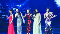 "Diva" và khoái cảm danh xưng của showbiz Việt