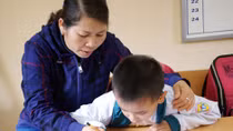 Người gieo chữ nơi không tiếng trống trường