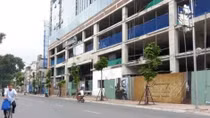 Chủ đầu tư nhà số 8B Lê Trực mới chỉ phá dỡ 50m2 tầng tum