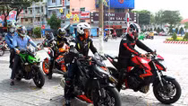 Sửng sốt với dàn “xế khủng” quần tụ tại Tây Đô