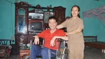 Người đàn ông tật nguyền và tình yêu đẹp như cổ tích bên dòng sông Mã