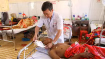 Đi săn bắn nhầm vào đầu bạn rồi quay sang tự bắn vào đầu mình