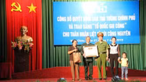 Trao bằng “Tổ quốc ghi công” cho thân nhân liệt sĩ Bùi Công Nguyên