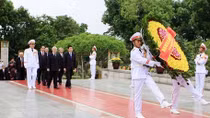Lãnh đạo Đảng, Nhà nước dâng hương tưởng niệm các Anh hùng liệt sỹ và vào Lăng viếng Chủ tịch Hồ Chí Minh 