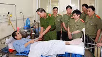 Thứ trưởng Lê Quý Vương thăm hỏi, tặng quà các thương, bệnh binh