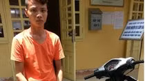 Tên trộm 'lộ sáng' vì thích chụp ảnh và 'check in' Facebook