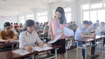 Lùng nhùng chuyện tiền, đề nghị dừng chấm thi đối với 14 giáo viên