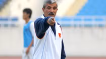 Thầy ngoại "ca" V.League