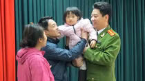 Trao cháu bé bị bắt cóc cho gia đình