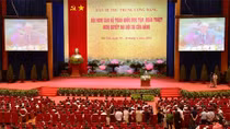 Thủ tướng Nguyễn Xuân Phúc giới thiệu chuyên đề tại Hội nghị toàn quốc quán triệt Nghị quyết Đại hội XII