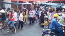 Loay hoay chuyện sống chung với “kinh tế vỉa hè”