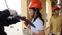 Gần 130 học sinh tham gia kỹ năng “Phòng vệ thông minh” 