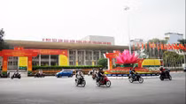 Hà Nội rực rỡ cờ hoa chào mừng Đại hội Đảng bộ thành phố