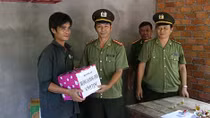  Bàn giao 4 căn nhà tình nghĩa cho các gia đình chính sách