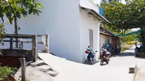 Dốc cầu cao không hợp lý khiến nhiều người dân bị tai nạn