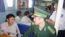 9 ngư dân Quảng Ngãi thoát nạn khi tàu cá bị chìm