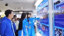 Triển lãm “Bản hùng ca tuổi trẻ”