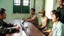 Bắt 4 đối tượng mang theo súng vào rừng