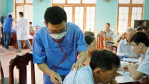 Vì bác sĩ chúng tôi không phải “mặt gỗ”