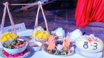  Phụ nữ Hội An hăng say trổ tài vào bếp