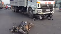 Trên đường đi làm, hai phụ nữ may mắn thoát khỏi “hung thần”