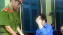 Thu tiền khách hàng, "tiện tay" giữ lại gần 1 tỷ tiêu xài