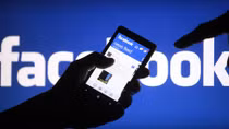 Facebook: Chia sẻ hữu ích hay vô bổ, rắc rối?