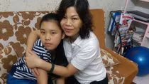 Người mẹ từng cứa tay mình để chữa tự kỷ cho con