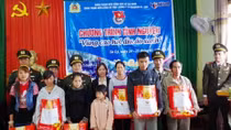 Thanh niên Công an Bắc Giang tặng quà Tết cho người nghèo