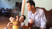 Gã hàng xóm thù dai và nỗi đau 'mùa dưa đắng'
