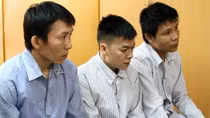 Nghi vợ quan hệ với hàng xóm, nhờ bạn đánh dằn mặt