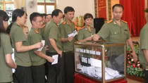 Công an tỉnh Quảng Ninh ủng hộ nhân dân bị thiệt hại do mưa lũ