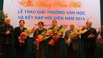 Những cái nhìn mới và tranh luận khoa học tiến bộ 
