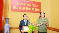 Bộ Công an tổ chức Lễ trao tặng Kỷ niệm chương “Bảo vệ an ninh Tổ quốc”