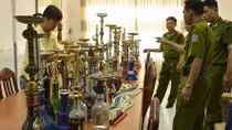 Thu giữ hàng chục bình hút shisha tại các quán vỉa hè
