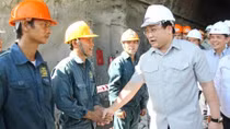Phó Thủ tướng Hoàng Trung Hải kiểm tra tiến độ dự án hầm đường bộ đèo Cả 