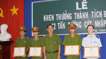 Khen thưởng 7 tập thể, cá nhân bắt giữ hơn 41 tấn đường nhập lậu